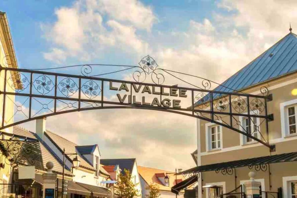 Le Regence, Terrasse, Serris Disney Exteriör bild